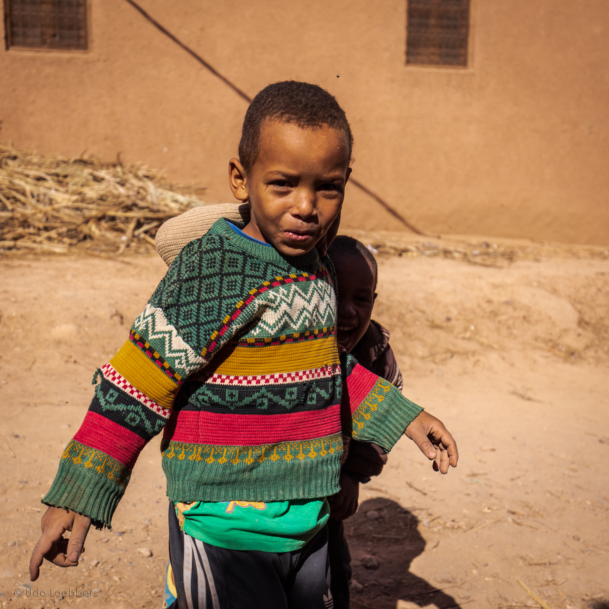 Spielende Kinder Nähe Zagora, Marokko